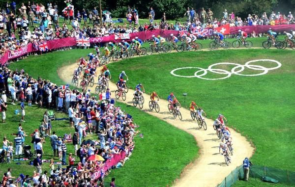 The start of the Olympic men's mountain bike race