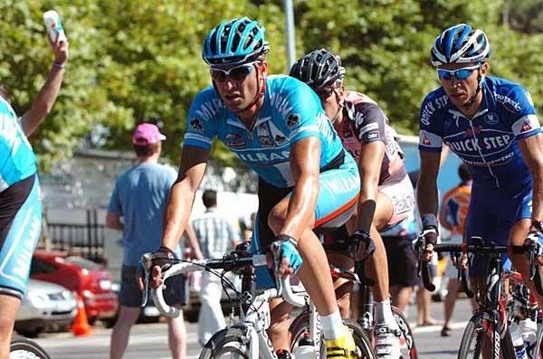 Alessandro Petacchi (Milram) in the finishing circuit.