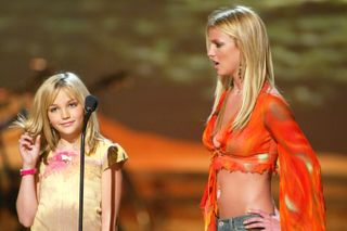 Britney Spears and Jamie Lynn Spears on stage together in 2002
