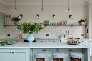 Kitchen with neutral zellige splashback tiles
