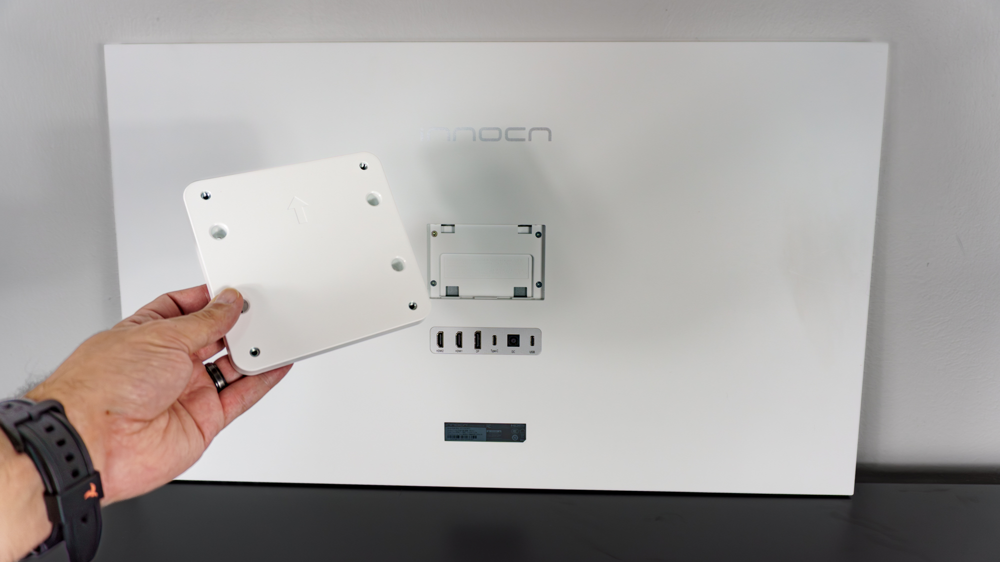 The back of the Innocn CB32U1 monitor and the included VESA mount adapter