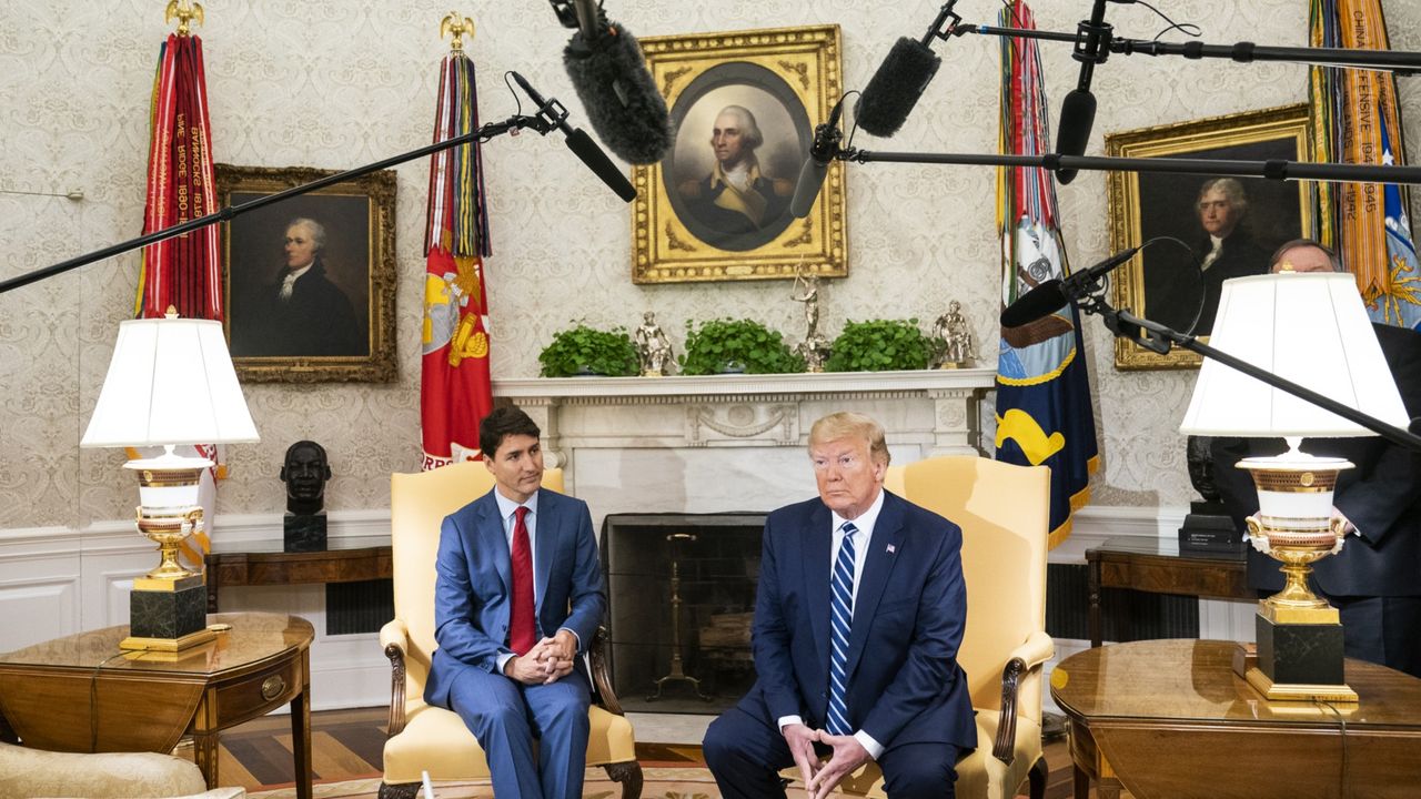 President Donald Trump, right, and Justin Trudeau, Canada&#039;s prime minister, meet in the Oval Office of the White House in Washington, D.C., on Thursday, June 20, 2019