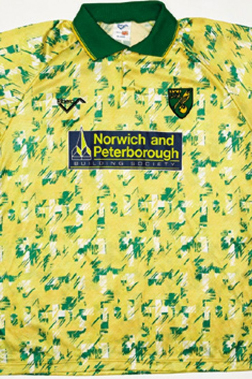 50-worst-football-kits-ever-37-1556697310-vrcT-column-width-inline