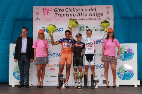 The stage 1 podium (l-r): Alessandra D'Ettorre, Emma Pooley and Rasa Leleivyte.
