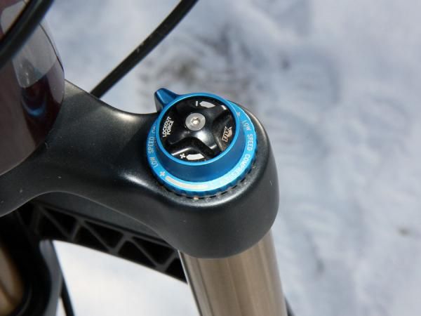 As always with Fox, all of the knobs are high-quality anodized and etched aluminum.