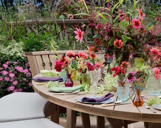 autumnal table setting with dahlias