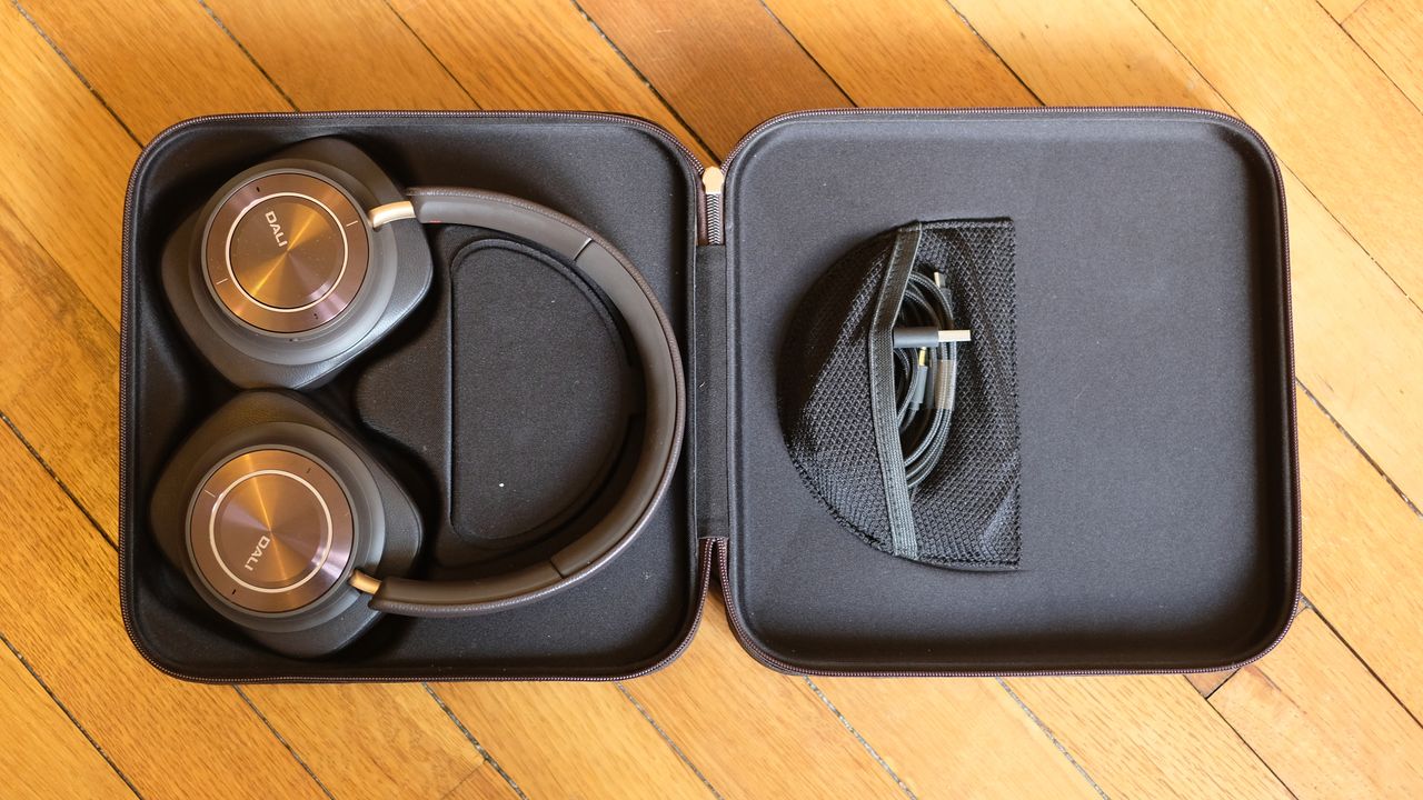 Photograph of DALI iO-12 headphones