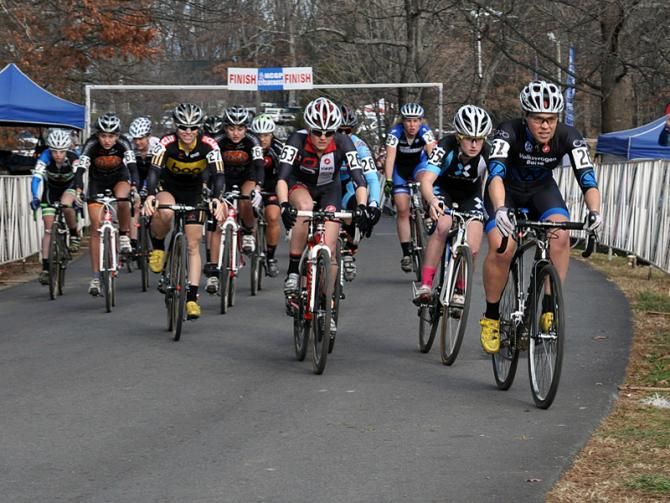 Amanda Carey (Volkswagen Boise Cycling) leads the women's field off the pavement and onto the grass from the start straight.