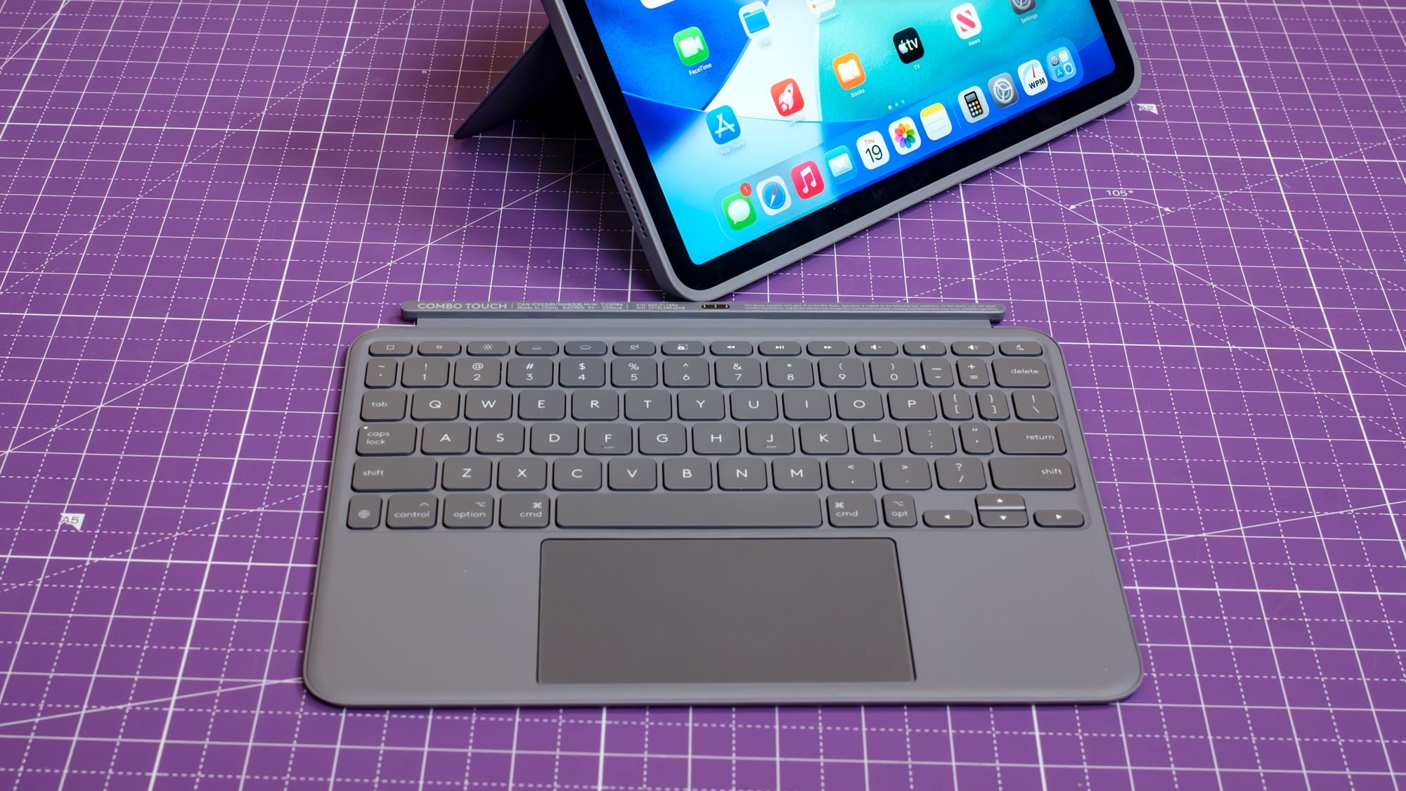 Logitech iPad Air M4 Keyboard Case