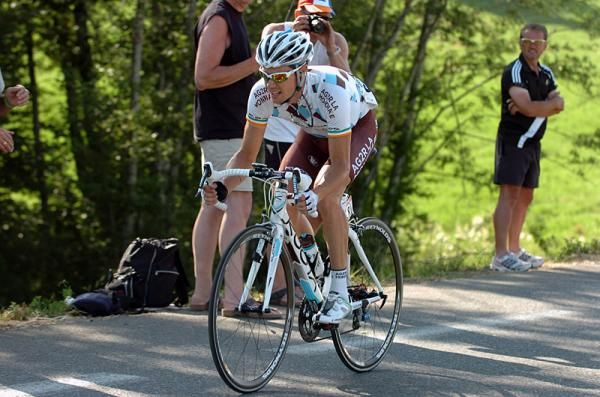 Nicolas Roche (Ag2R - La Mondiale) escaped from the peloton late in the stage and soloed to the finish.