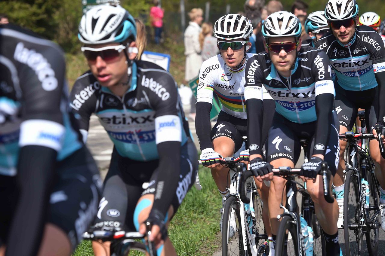 Etixx-Quick Step keep Michał Kwiatkowski safe