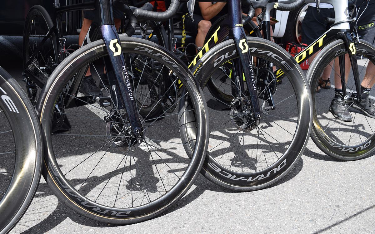 Spot the difference between Adam Yates' tyres versus the rest of his teammates' Pirelli tyres