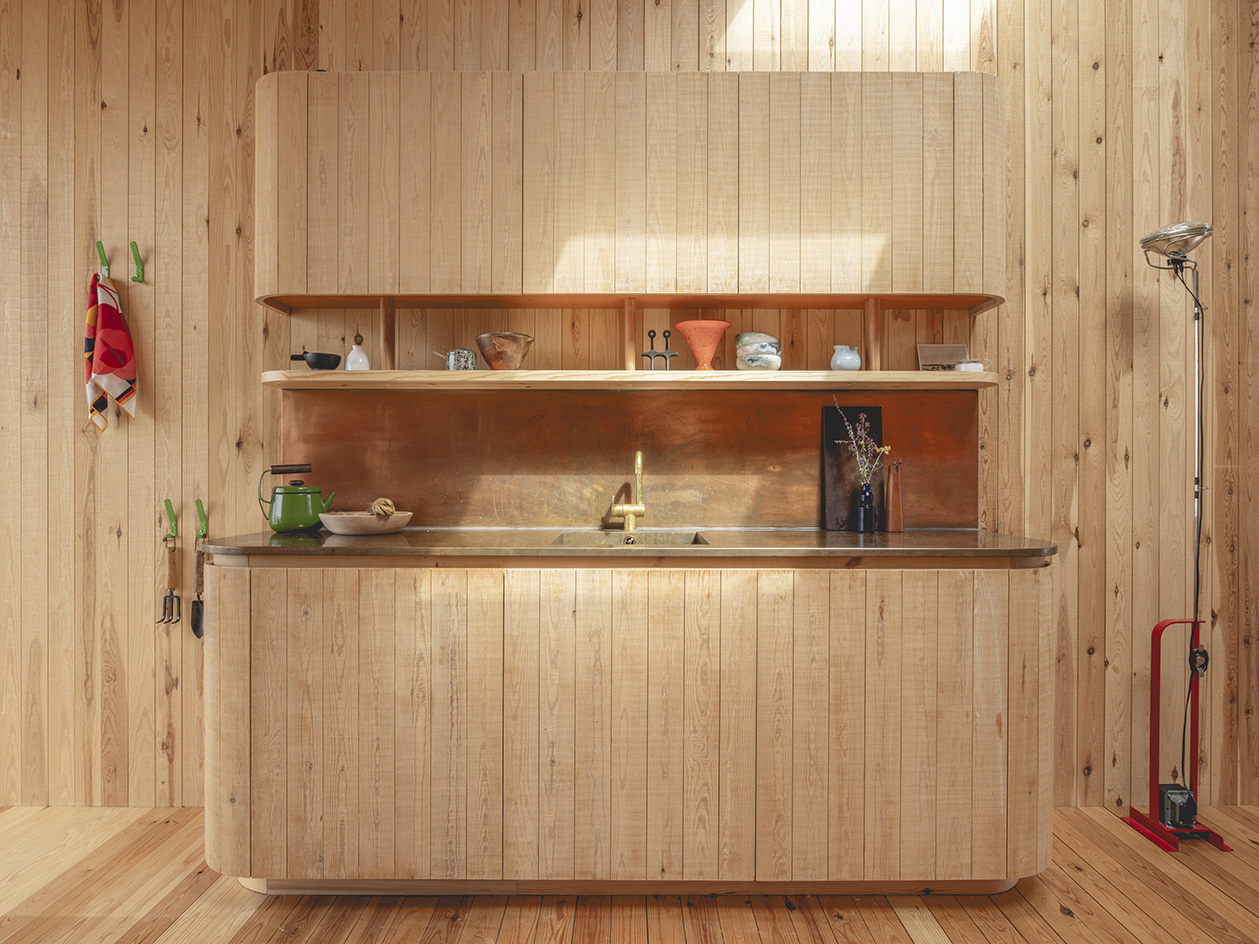 Kent Coast cabin, a timber structure jewel by studio mama