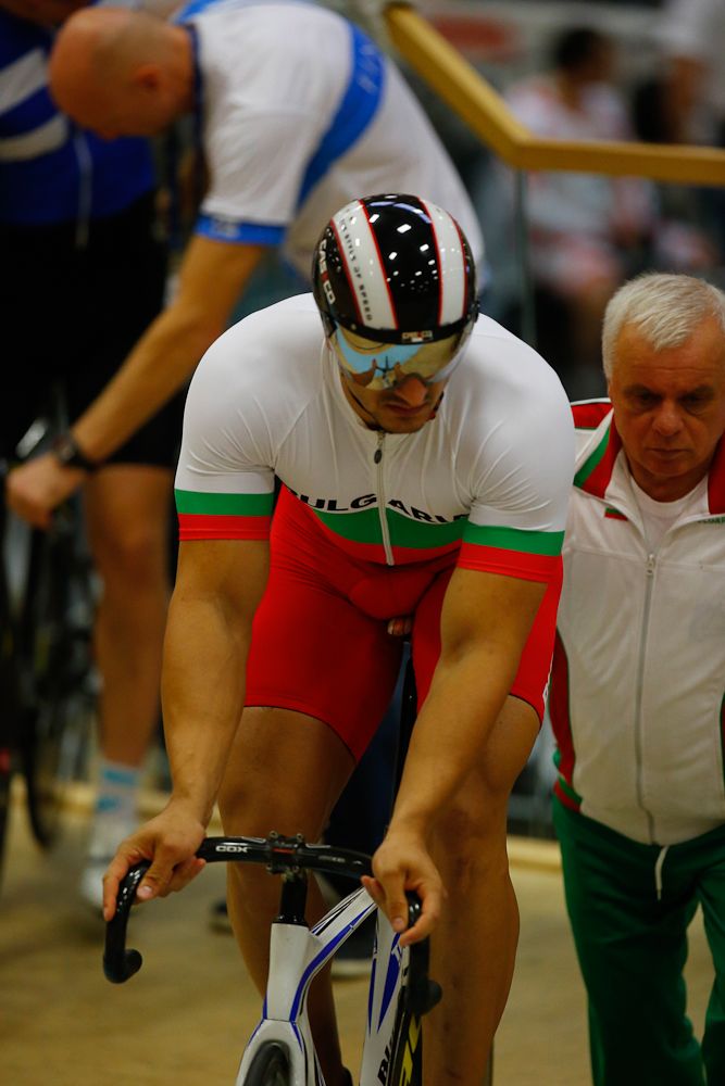 Getting ready for the keirin final.