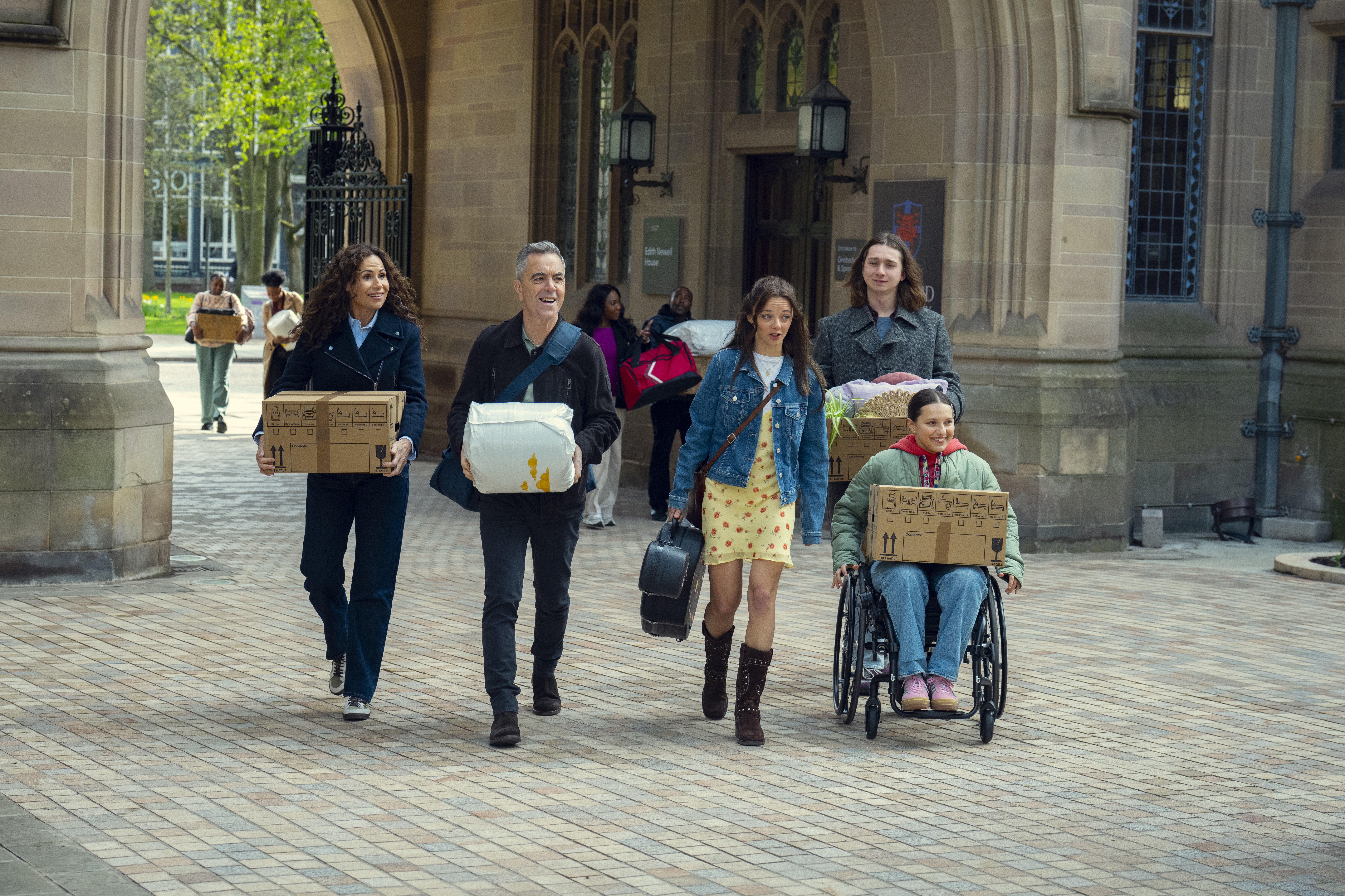 James Nesbitt, Minnie Driver, Elle de Lange, Adrian Greensmith, Ellie Henry in Run Away