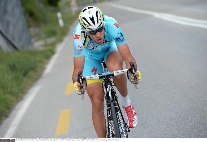 Vincenzo NIbali (Astana) put in an attack on the descent