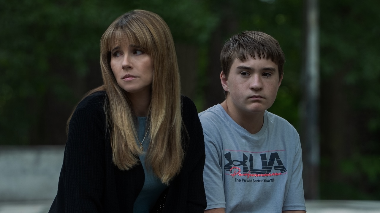 Carol and Richard sitting outside with sad looks on their faces in DTF St. Louis finale