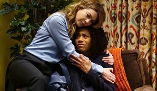 Grey's Anatomy Season 13 Meredith hugs Maggie after mother dies