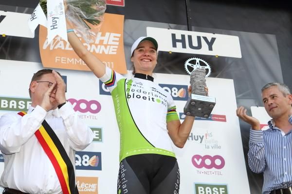 Marianne Vos (Nederland Bloeit) on the podium