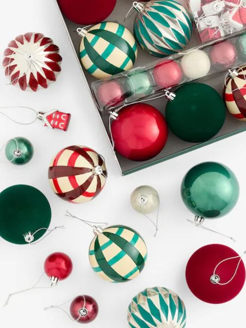 50 Pack Red/Green Classic Shatterproof Christmas Baubles