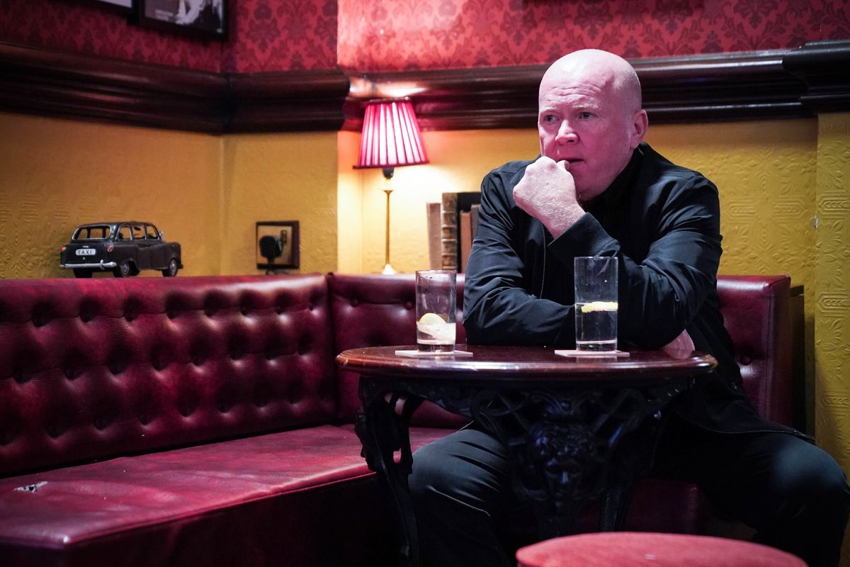 Phil Mitchell learns news about DCI Keeble