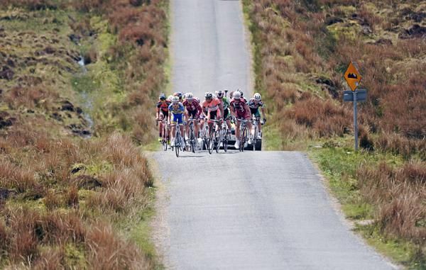 The chasing group climbs Pinch Mountain