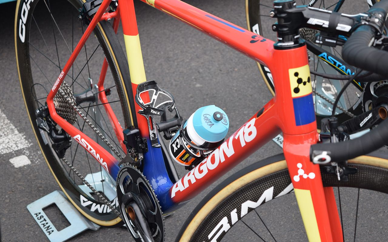 A closer look at the custom paint work on Gorka Izaguirre's bike