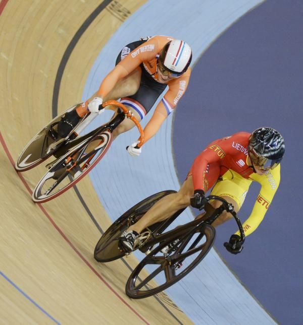 Simona Krupeckaite (Lithuania) en route to victory over Willy Kanis (Netherlands).