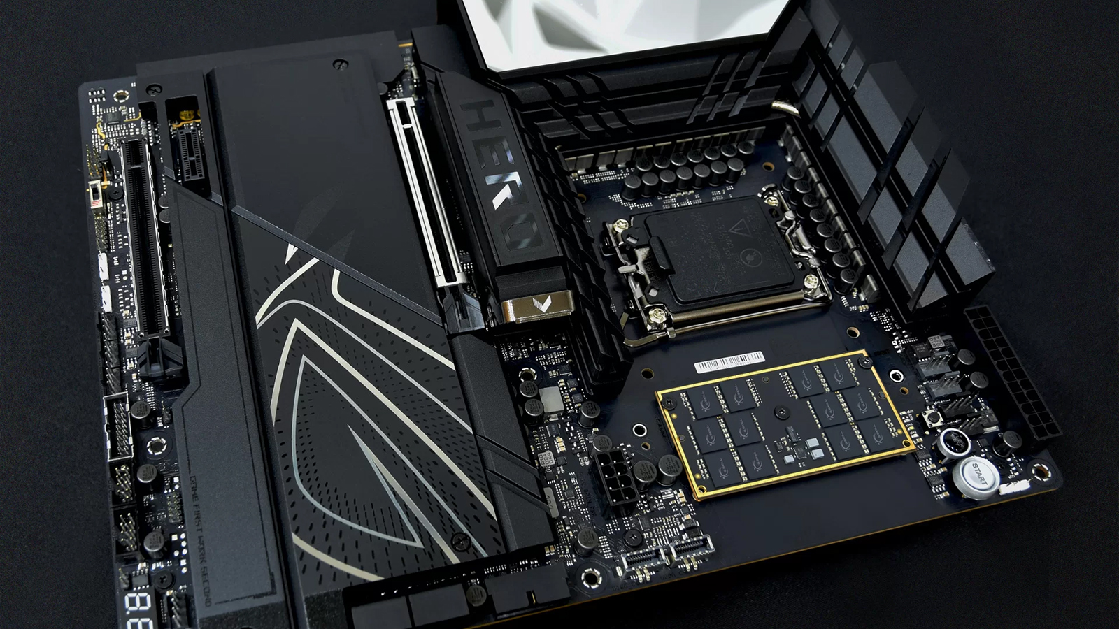 Custom Asus ROG CAMM2 mobo