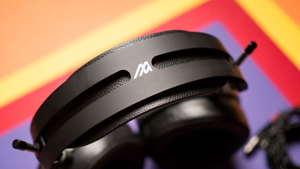 Headband design of Audeze MM-500