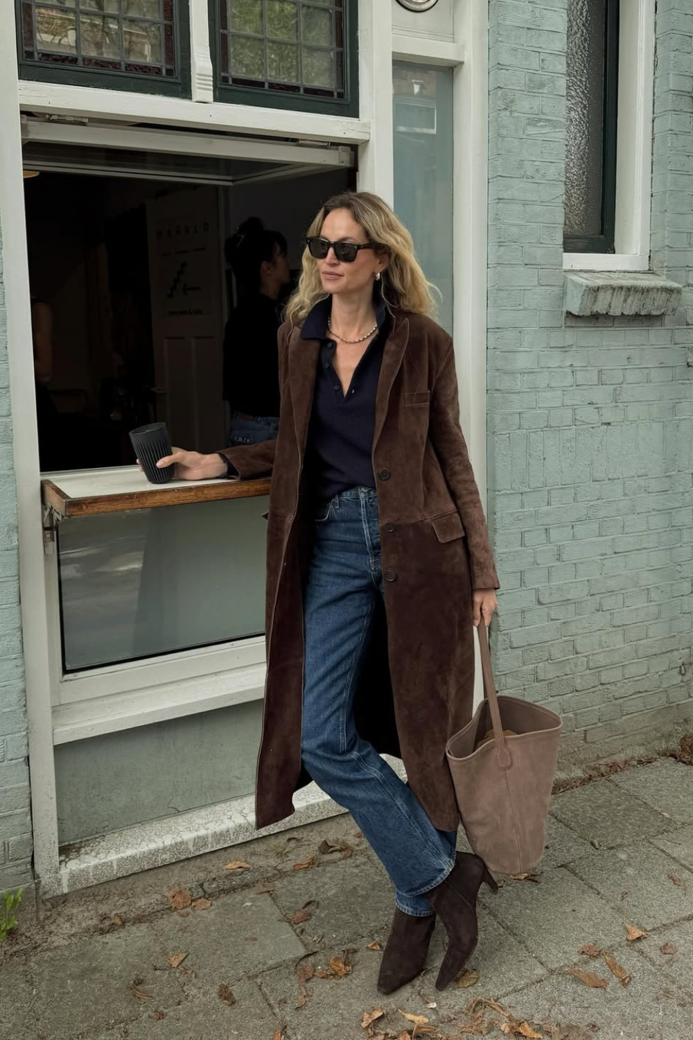 @anoukyve wears jeans, trench coat, ankle boots