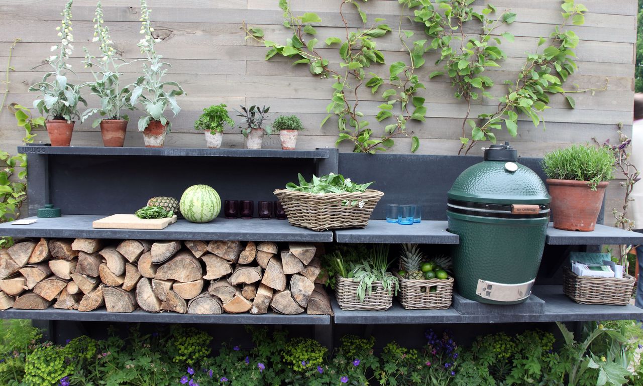 outdoor kitchen with Big Egg