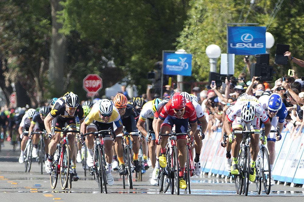 The sprint for stage 2 victory