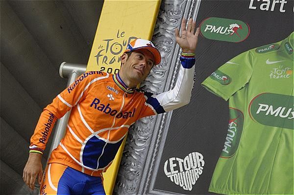Oscar Freire (Rabobank) took over the lead in the battle for green.