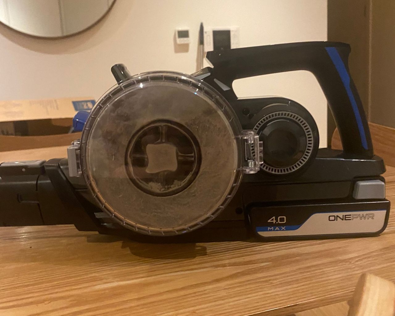 VAX Blade 5 Dual Pet &amp; Car Cordless Vacuum Cleaner close up shot of dust bin full