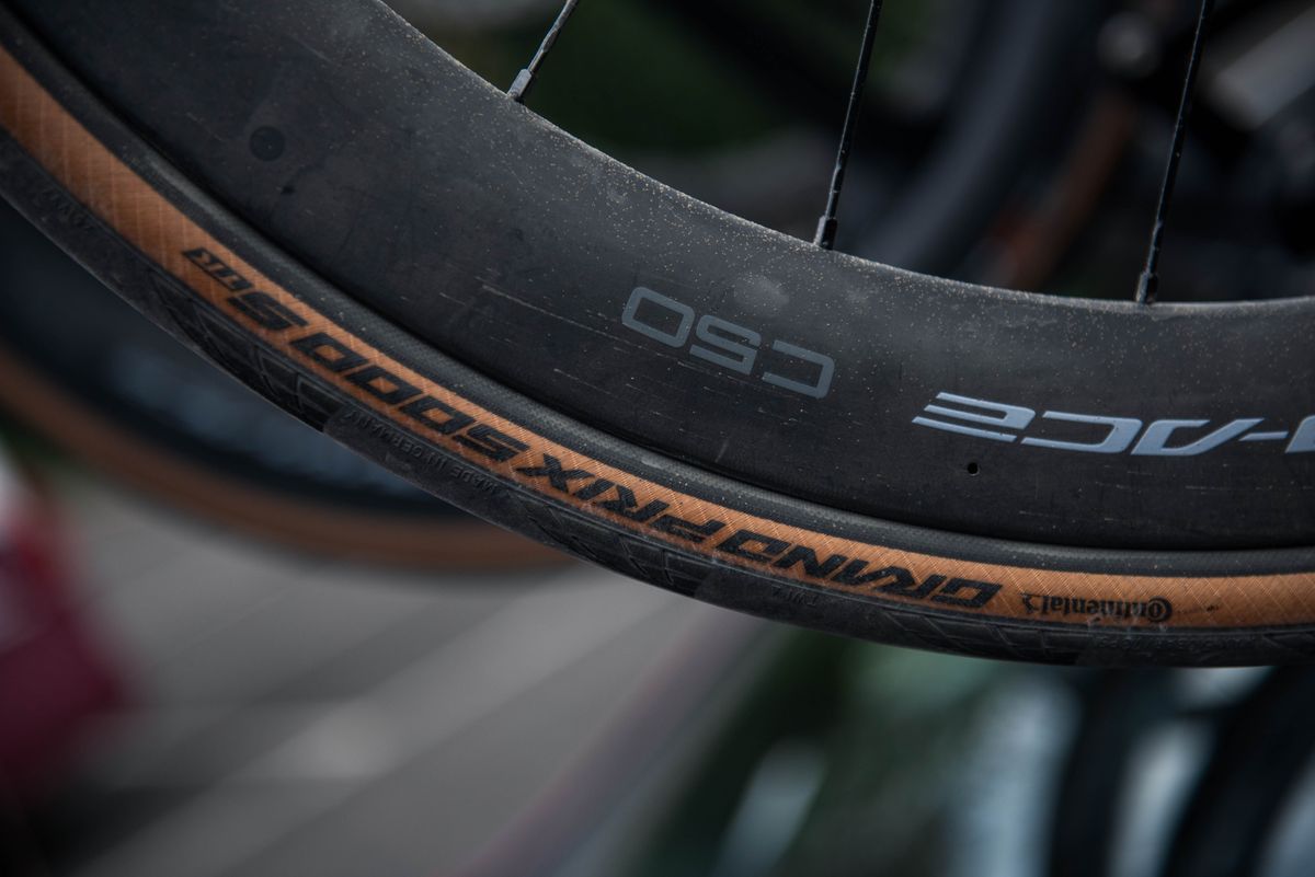A close up of the tyre and wheel models fitted to Michal Kwiatkowski's Pinarello Dogma F