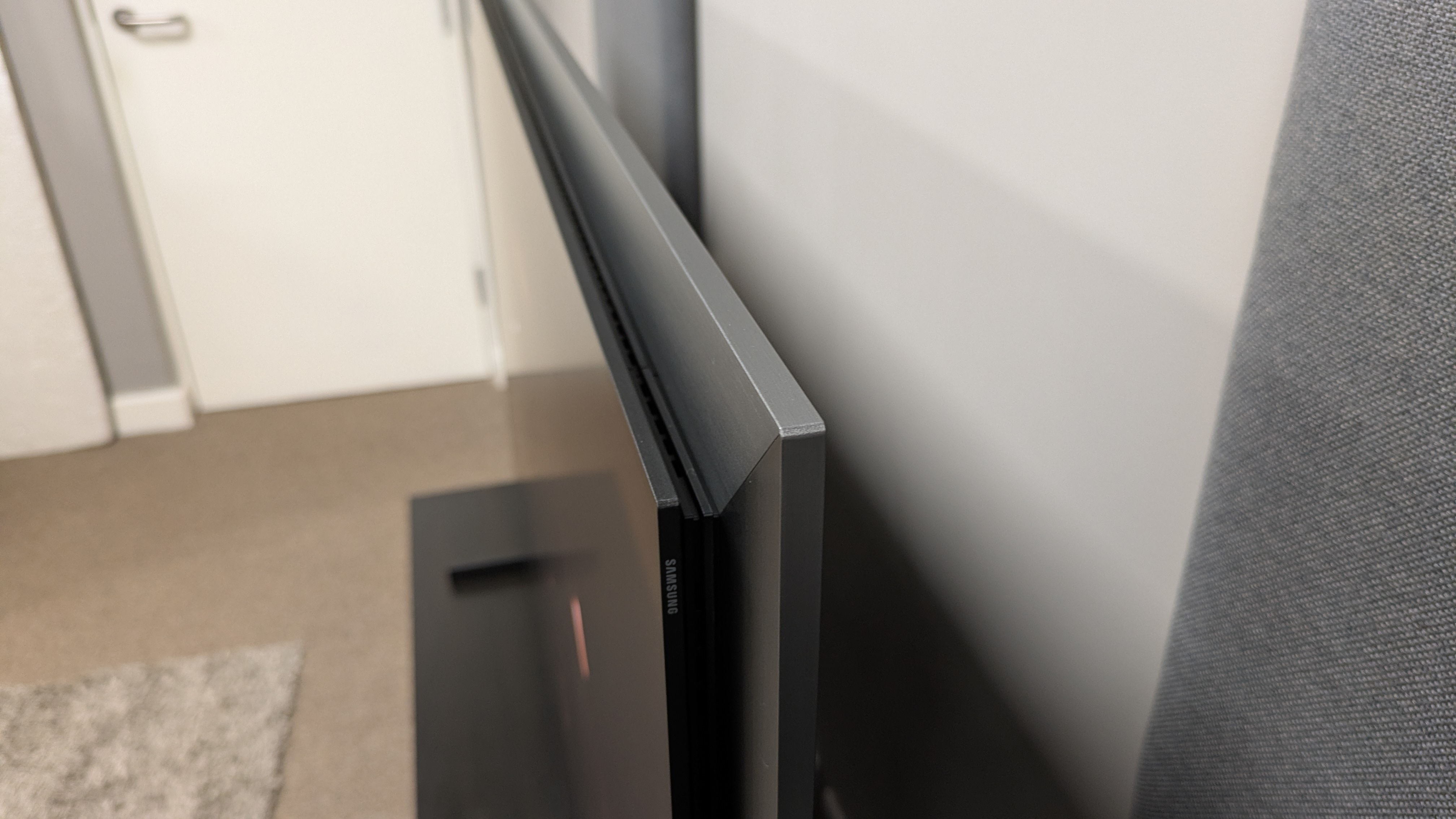 Samsung S99H frame from top angle 