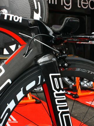 The short stem and aero bars are all one integrated carbon fiber structure on Evans' BMC TT01.