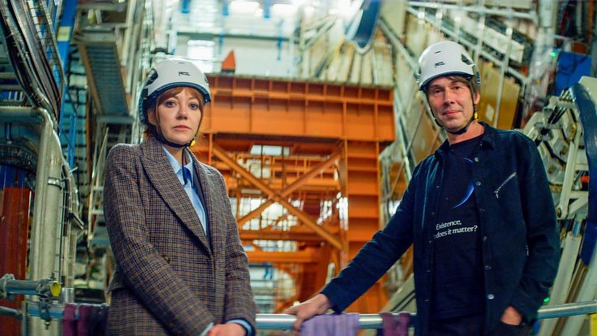 Diane Morgan as Philomena Cunk alongside Professor Brian Cox in Cunk on Life