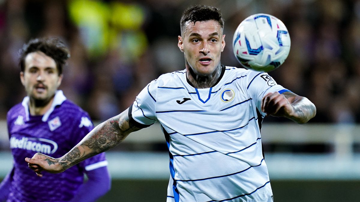 Gianluca Scamacca looks to bring the ball down in the Coppa Italia against Fiorentina