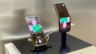 Samsung Display OLED Flex In and Out Concept