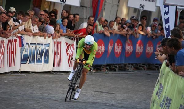 A rider gives it all in the prologue