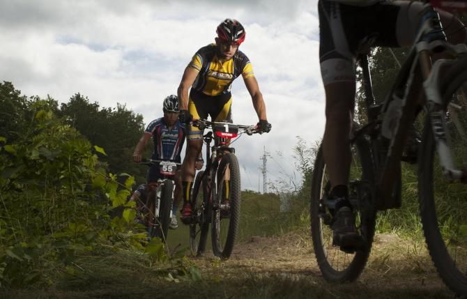 Brian Matter(RACC/Trek/Gear Grinder) leads Cole House (Cashcall Cycling Team/616)