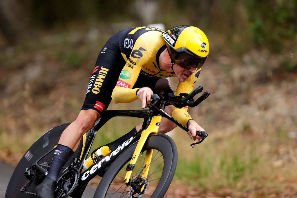 Rohan Dennis (Jumbo-Visma) descends at speed