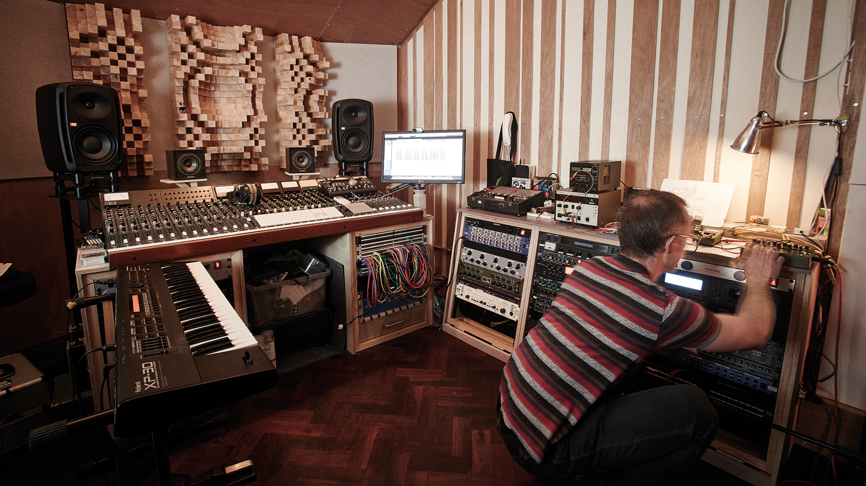 Tutustu 90+ imagen studio control room
