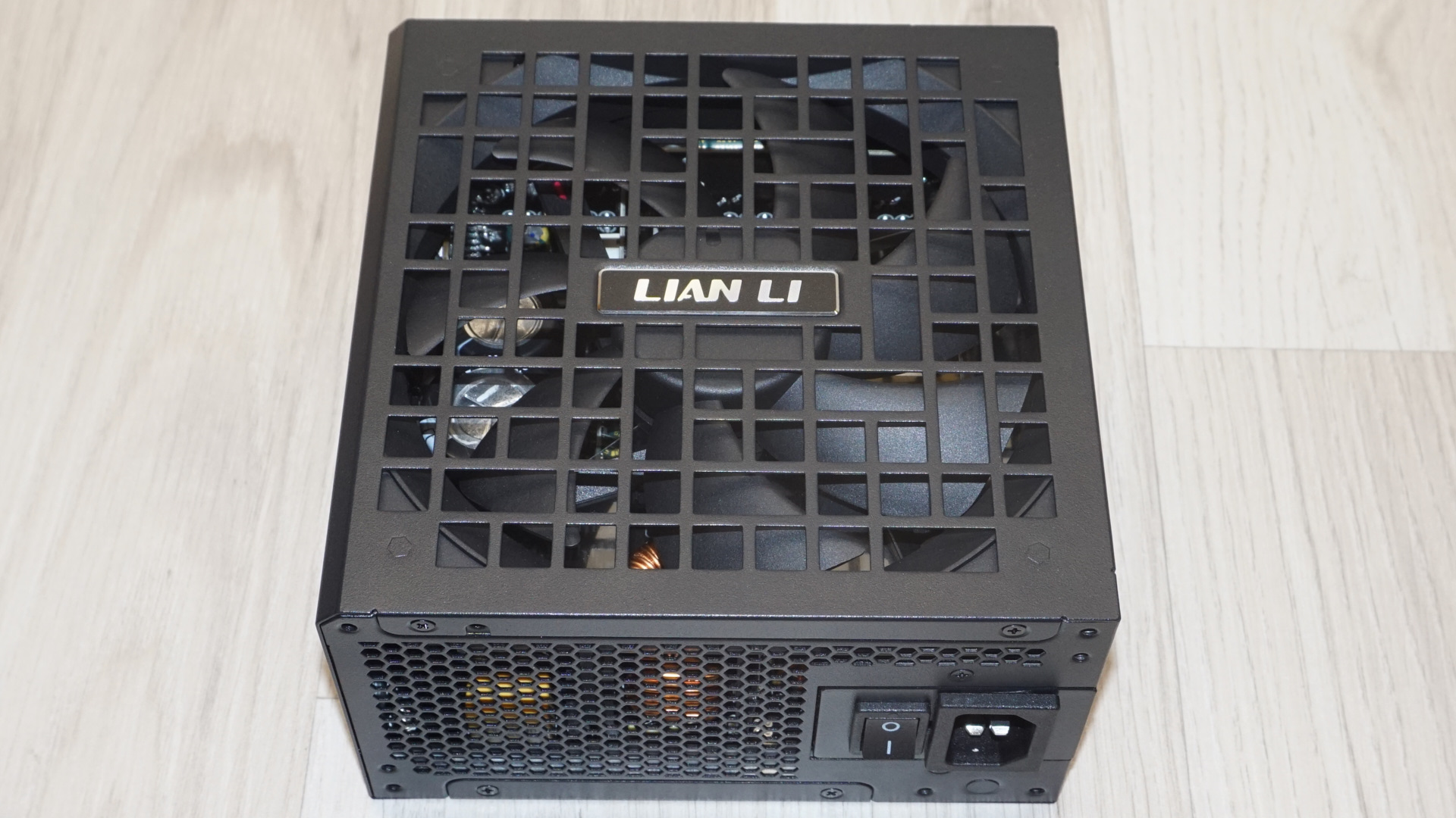 Lian Li RS1200G ATX 3.1