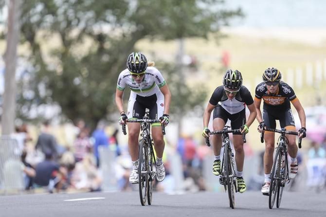The main break of the women's race heads up the climb.