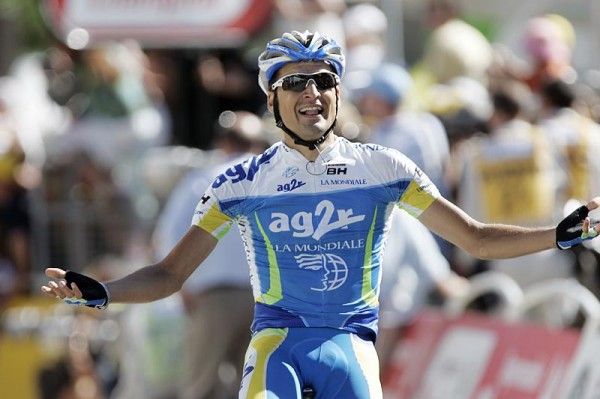 Cyril Dessel (AG2R La Mondiale) wins stage 16 in Jausiers.