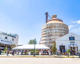 joanna gaines magnolia market silos in waco