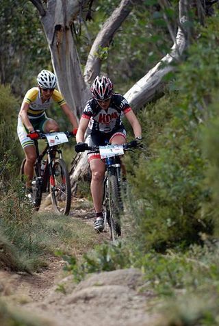 Rowena Fry and Zoe King did battle in the 2009 Oceania Championship cross country race.